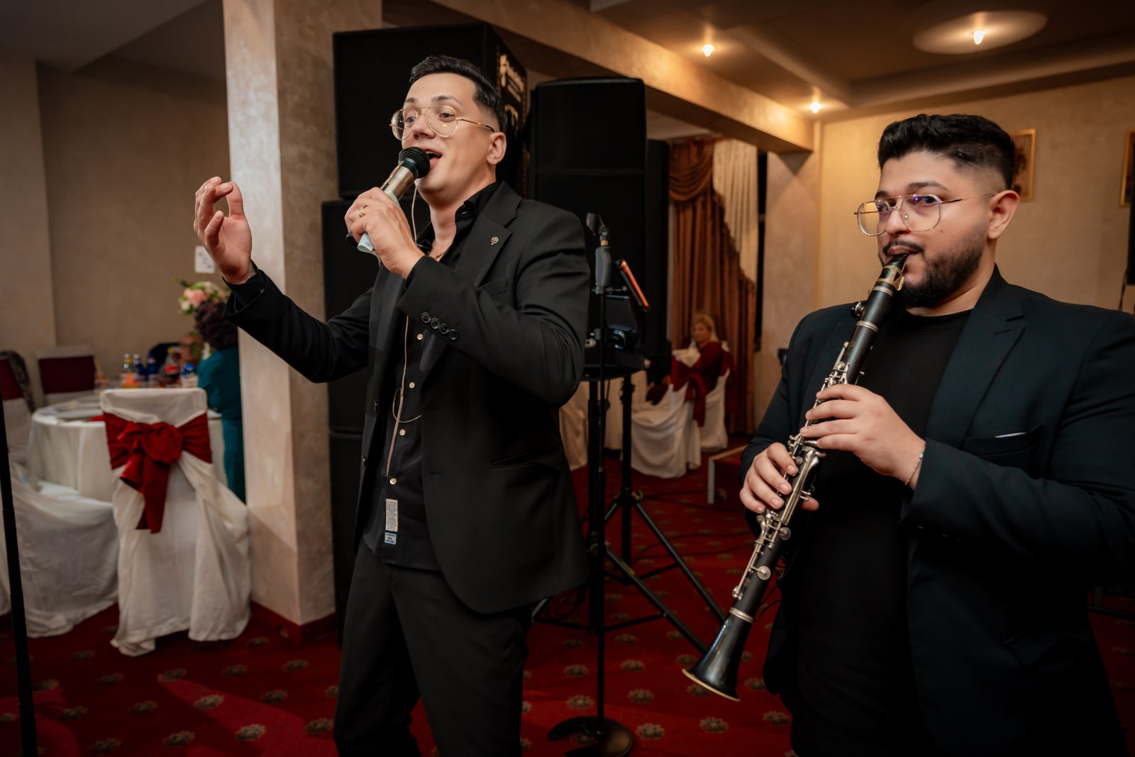 Tase de la Tulcea cântând live alături de clarinetist