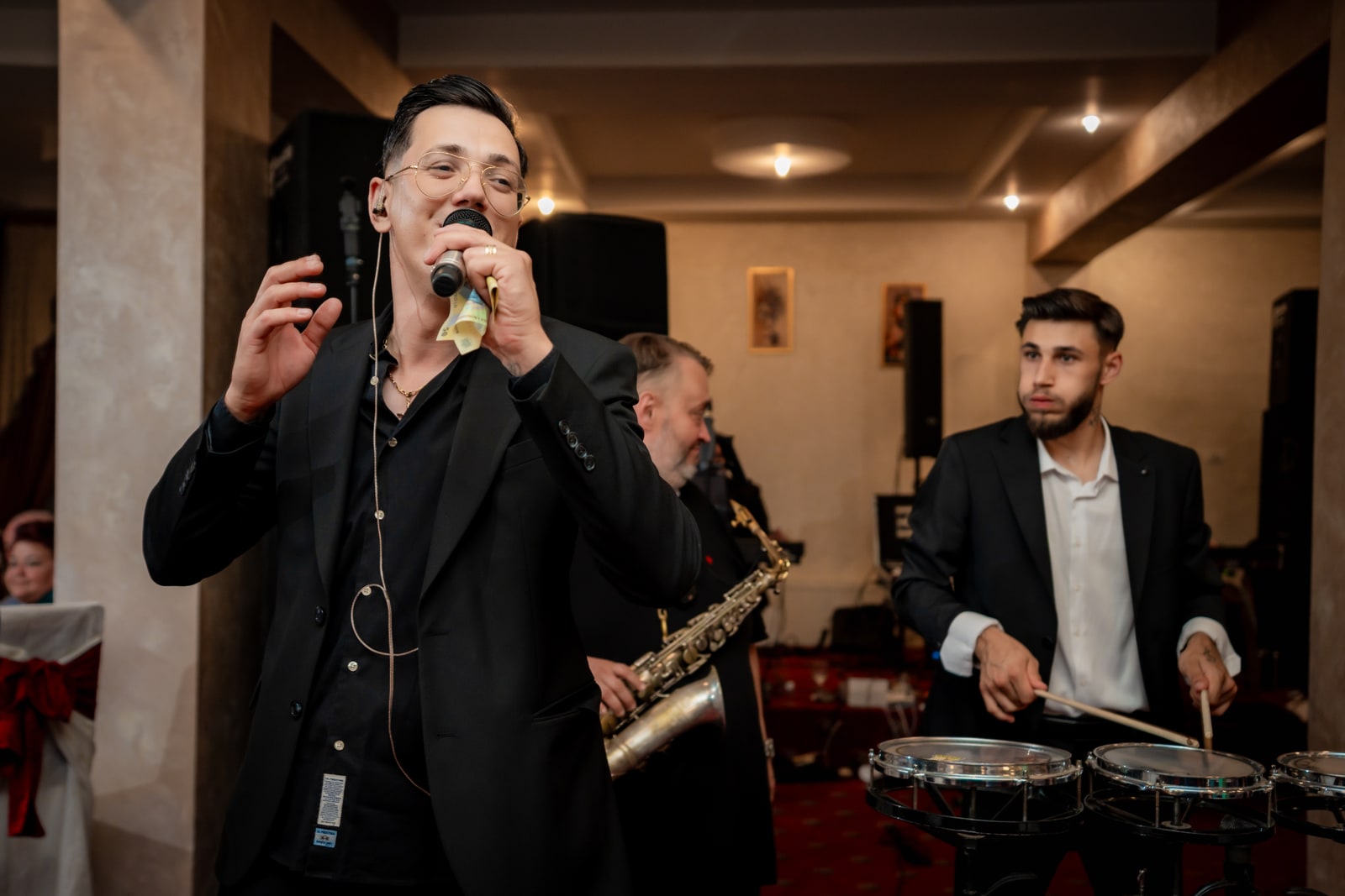 Tase de la Tulcea cântând alături de percuționist